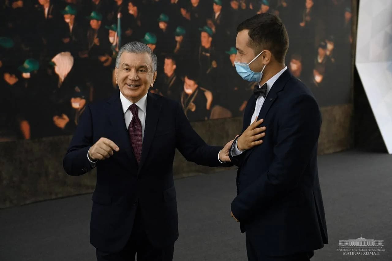 Prezident Shavkat Mirziyoyev Zakovat klubi a'zosi bilan muloqot qilmoqda