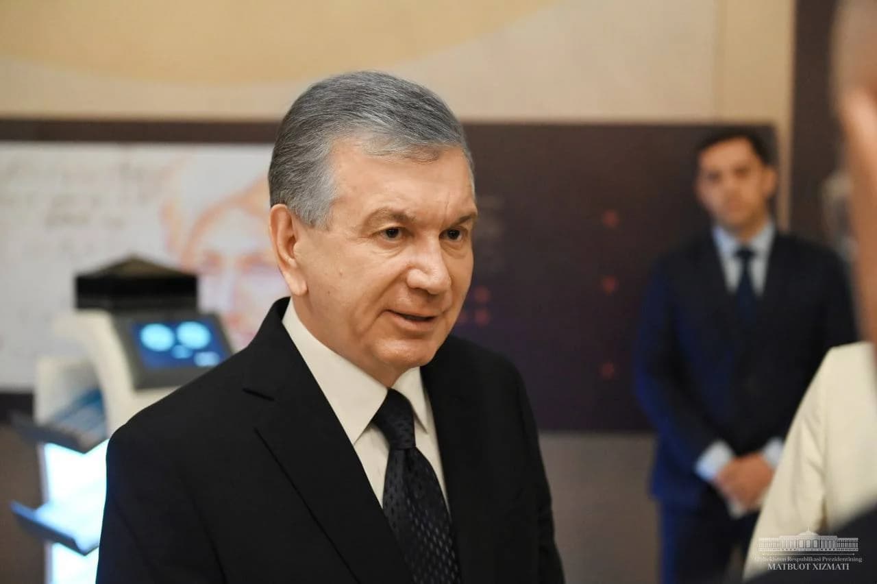 Шавкат Мирзиёевнинг яқин пландаги сурати