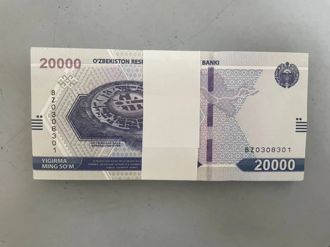 20000 сўмлик банкнотлар боғлами