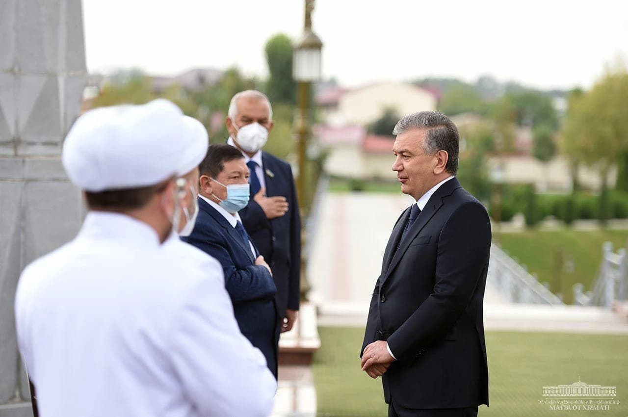 Shavkat Mirziyoyev ulamolar va ziyolilar bilan muloqot qilmoqda