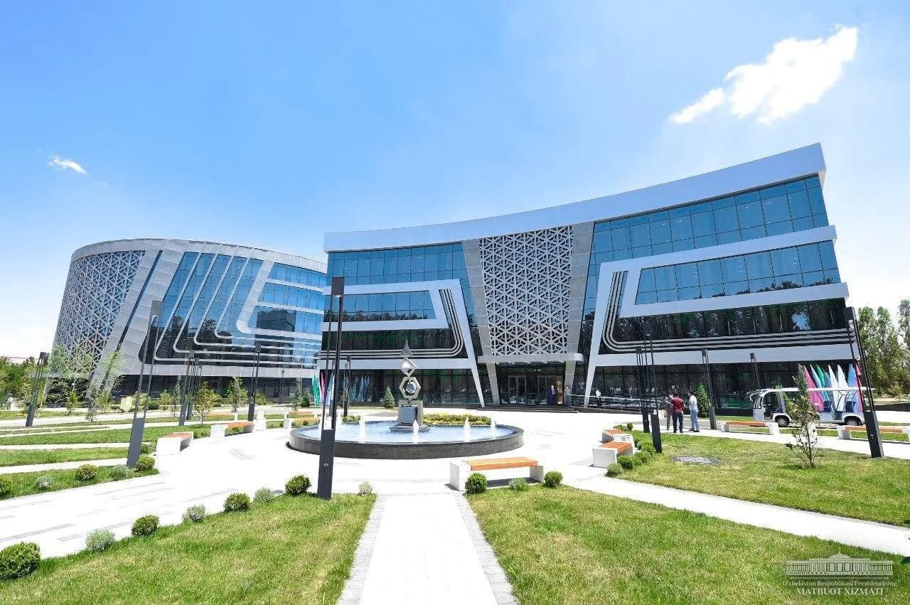 O'zbekiston Fanlar akademiyasi Matematika institutining zamonaviy binosi tashqi ko'rinishi