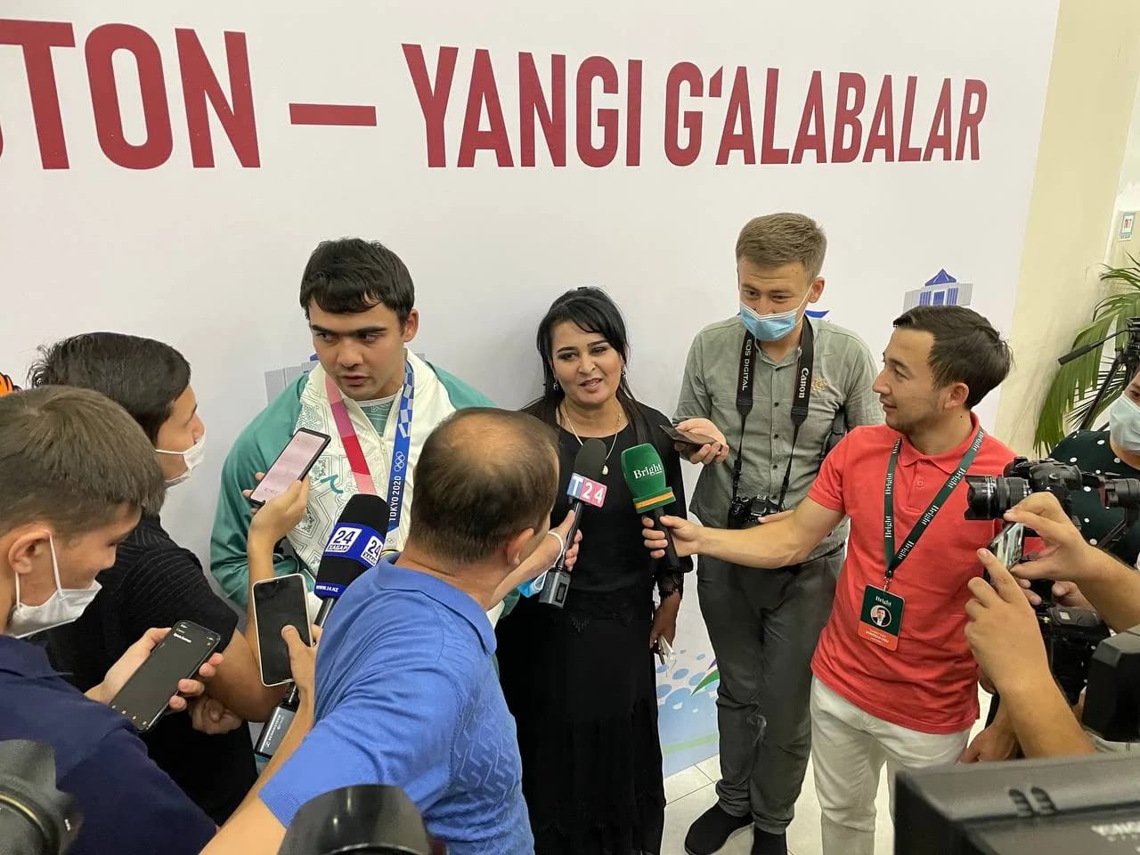 Olimpiada sovrindori va uning yaqinlari OAV vakillari qurshovida