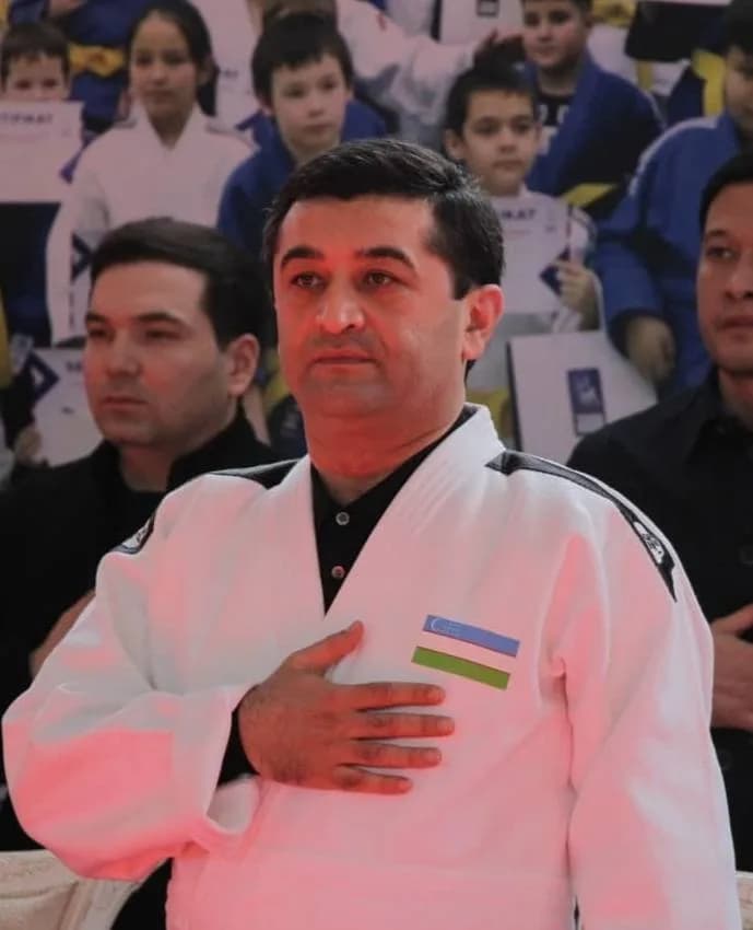 Халқ таълими вазири Бахтиёр Саидов дзюдо кийимида тадбирда иштирок этмоқда