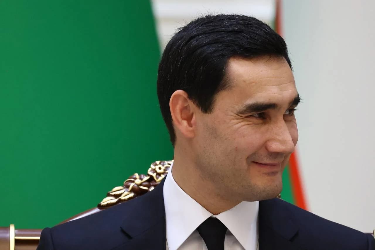 Туркманистон Президенти Сердар Бердимуҳамедовнинг яқин пландаги сурати