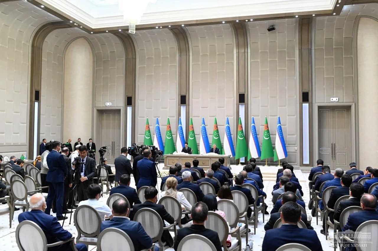 Икки давлат делегациялари иштирокида ҳужжатларни имзолаш маросими