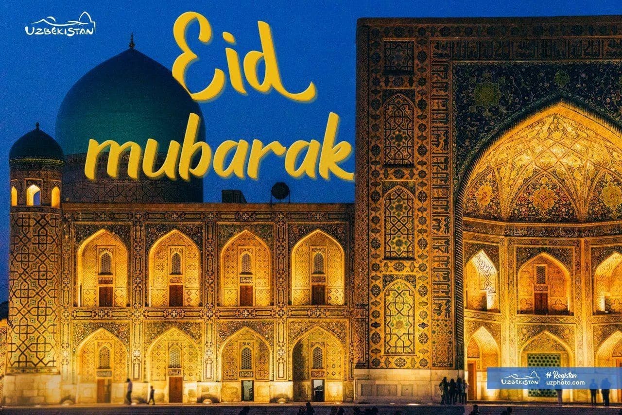 Самарқанддаги Регистон майдони ва Eid mubarak ёзуви