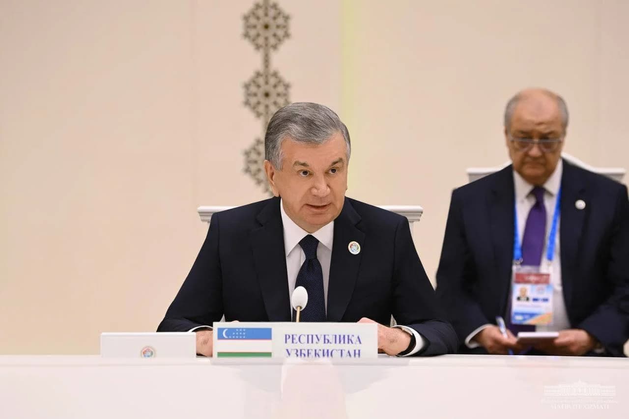 Шавкат Мирзиёев Марказий Осиё давлат раҳбарлари учрашувида нутқ сўзламоқда