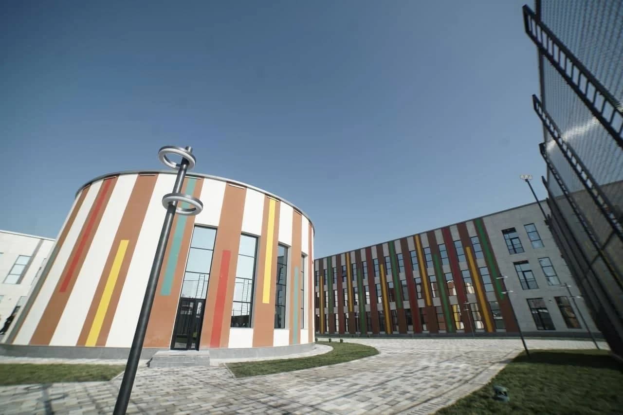 Sirdaryodagi Prezident maktabining zamonaviy binosi
