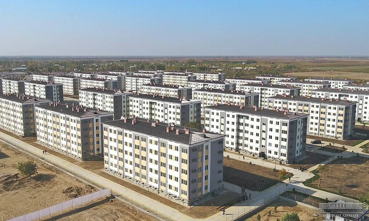 Mirzaobod tumanidagi Haqiqat mahallasida barpo etilgan yangi mavzening yuqoridan ko'rinishi